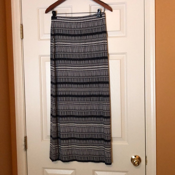 🎉moving sale🎉 LOFT tribal print knit maxi skirt XS - Picture 3 of 7